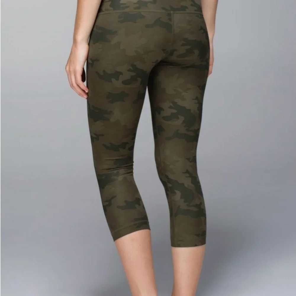 Lululemon Wunder Under Crop *Full-On Luxtreme - Picture 2 of 7